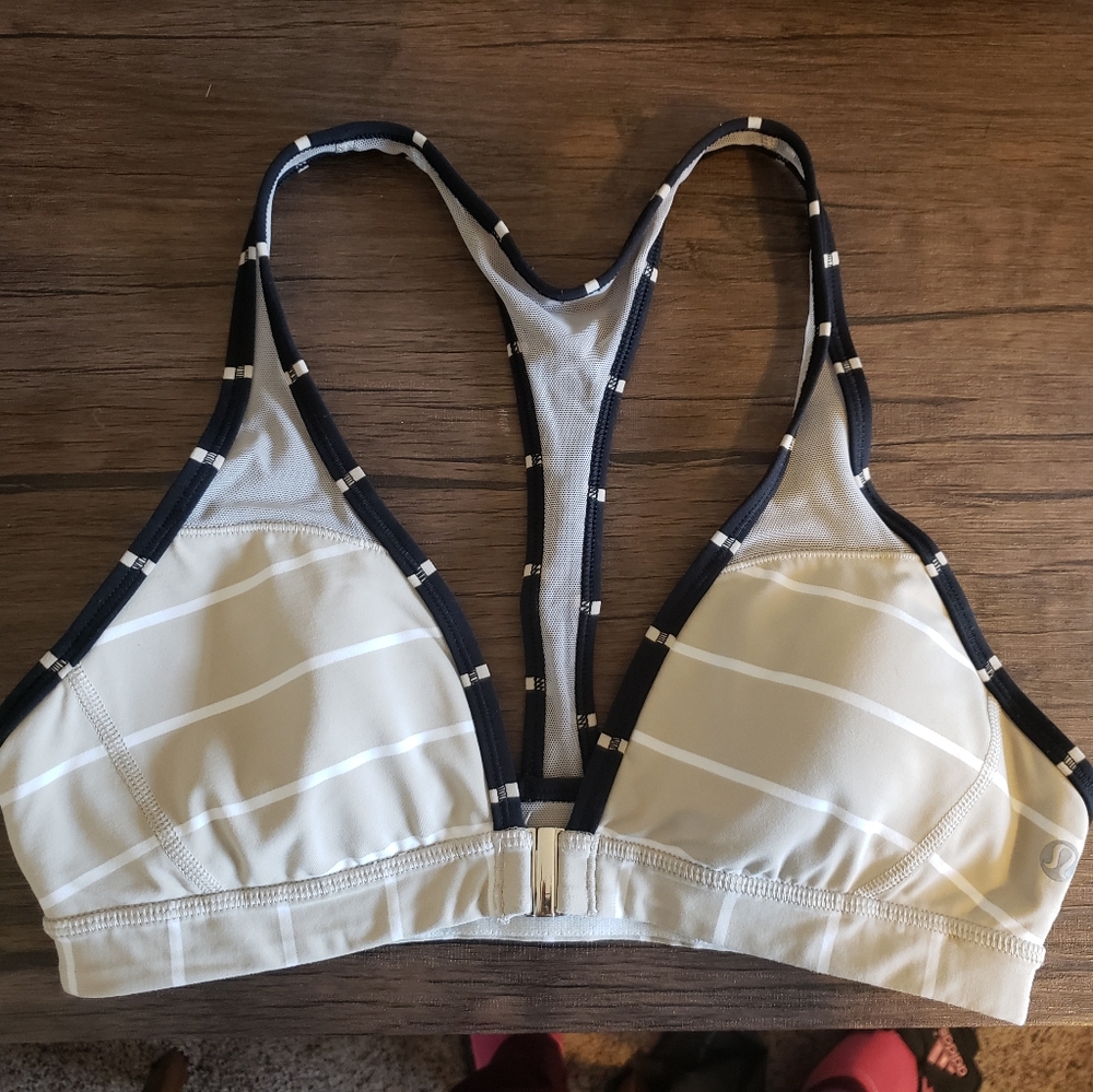 Lululemon sports bra